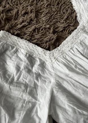 Летнее натуральное невесомое легкое короткое белое платье мини ткань натуральная тренд хит продаж кружево4 фото