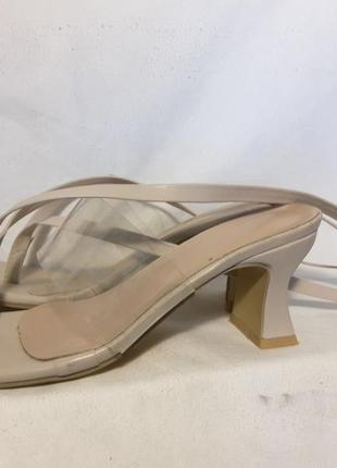 Женские прозрачные босоножки, туфли шлепанцы на каблуке с завязкой вокруг ножки, телесного цвета7 фото