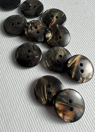 Пуговица костюмная плоская радужная глянцевая 2отв коричневая 18мм пластик
