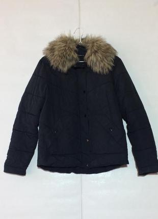 Объемная теплая / куртка на синтепоне с мехом воротником gina tricot