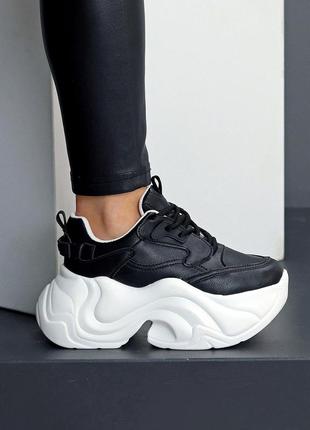 Ультра модні чорні кросівки на білій платформі wow ефект