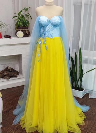 Сукня випусна