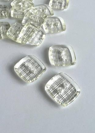 Пуговица  костюмная  в квадратики прозрачная 2отв бежевая 13мм пластик