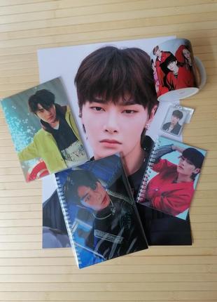 Набір ян чон ин (yang jeong-in) ай эн stray kids скетчбук + зошит + стикерпак + брелок + значок +постер+кружка