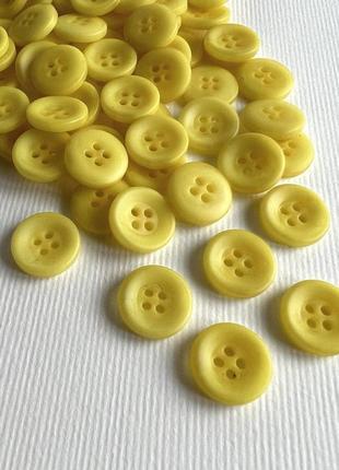 Ґудзик сорочковий матовий світлий 4отв жовтий 15мм пластик