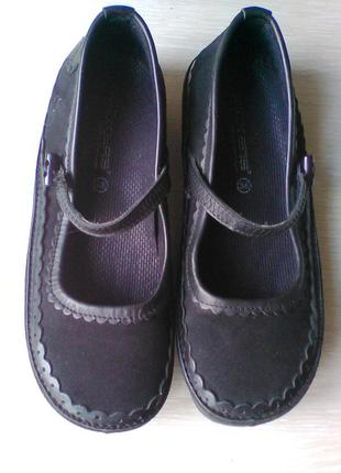 Кожаные туфли kickers