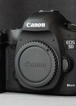 Фотоапарат canon eos 5d mark iii пробіг 23500 кадрів.