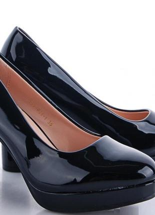 Чорні жіночі туфлі каблук