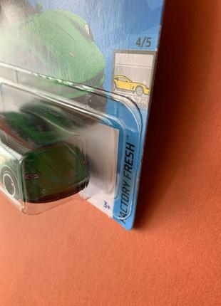 Машинка хот вилс порш porsche taycan hot wheels 20233 фото