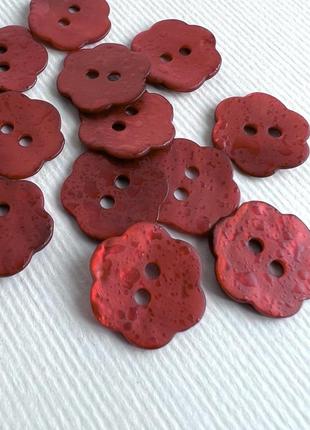 Пуговица рубашечная фигурная тоненькая 2отв красная 15мм ракушка