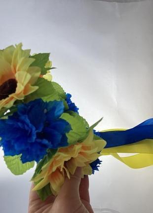 Украинский венок с большими цветами и лентами