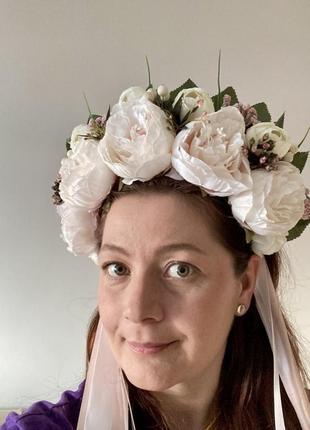 Віночок на голову з об'ємної рожево-молочної півонії