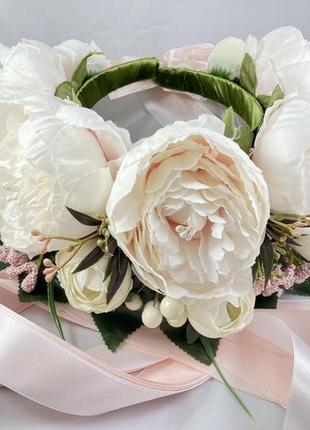 Віночок на голову з об'ємної рожево-молочної півонії