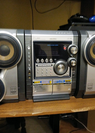 Музичний центр в ідеальному стані