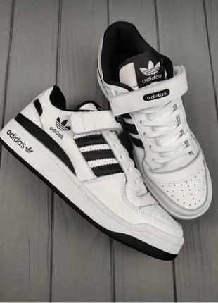 Adidas forum low white black