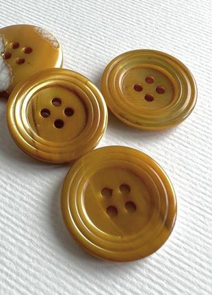 Пуговица 7/590 костюмная глянцевая темная 4отв желтая 23мм ракуш