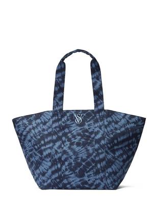 Сумка tote bag in batik look
victoria's secret2 фото