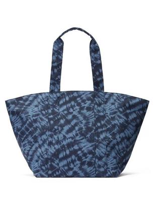 Сумка tote bag in batik look
victoria's secret3 фото