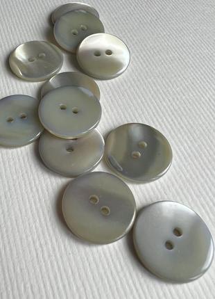 Пуговица гладкая перламутр с голубым оттенком хаки 20мм ракуш