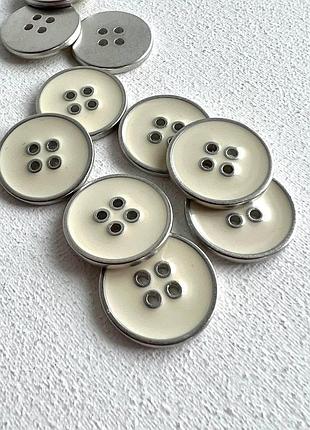Пуговица костюмная серебряная основа, светлая емаль 4отв бежевая 20мм металл