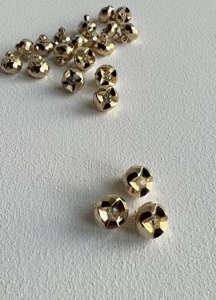 6/064 пуговица блузочная грани на ножке золото 12мм пластик