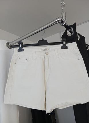Белые шорты (коттон). джинсовые шорты