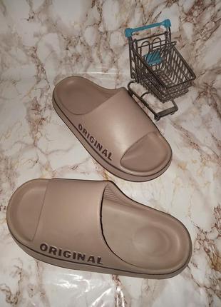 Круті шльопанці пінки з написами