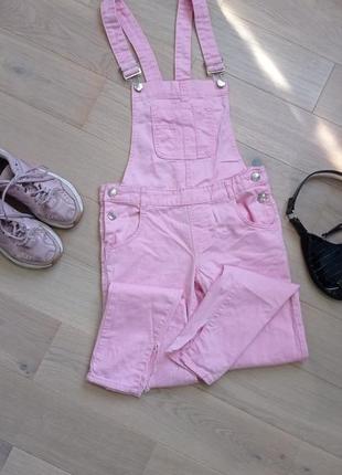 Розовый комбинезон с актуальными разрезами по низу джинсы с разрезами размер хс-с denim co