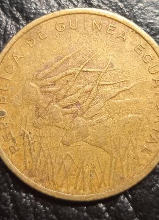 Екваторіальна гвінея 25 франків, 19852 фото