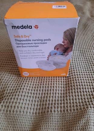 Лактаційний вкладиші medela 60 шт. плюс подарунок.