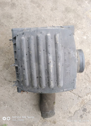 Корпус повітряного фільтра опель омега б 2.0.