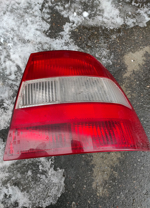 Правий ліхтар опель вектра б