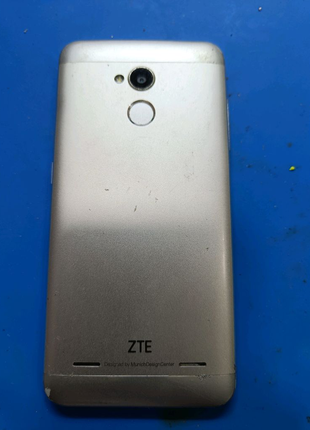 Телефон zte v72 фото