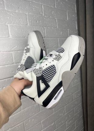 Стильні жіночі кросівки air jordan 4 retro white black grey білі4 фото