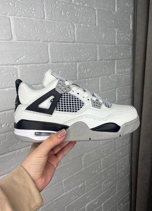 Стильні жіночі кросівки air jordan 4 retro white black grey білі1 фото