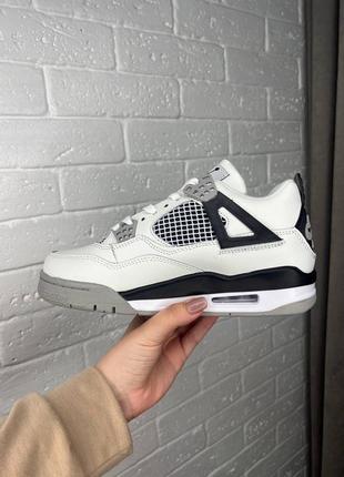 Стильные женские кроссовки air jordan 4 retro white black grey белые3 фото