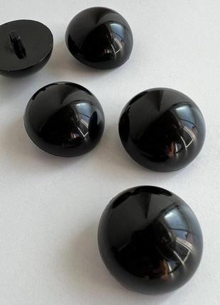 Пуговица костюмная гладкая на ножке черная 27мм пластик