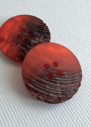 Пуговица  костюмная срезаная перламутровая 2отв красная 28мм пластик