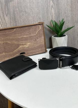 Мужской подарочный набор кожаный кошелек портмоне + поясной ремень автомат в коробке6 фото