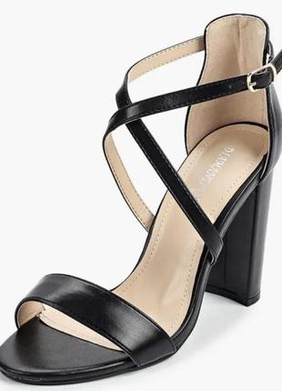 Босоніжки чорні