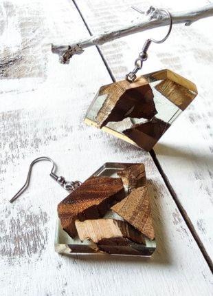 Подарунок дівчині  сережки ручної роботи з епоксідної смоли та дерева1 фото