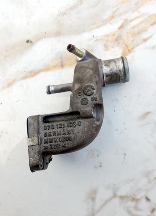 Фланець системи охолодження на volkswagen 2,5 код 070 121 133 с
