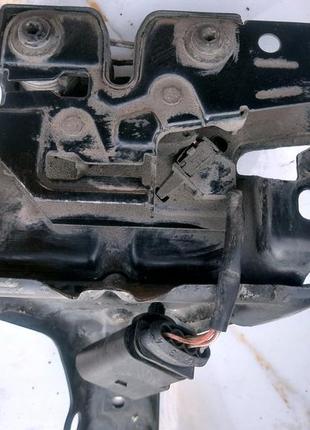 Замок капота volkswagen touareg 1 2004