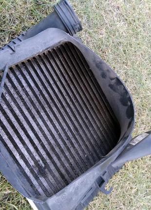 Інтеркулер правий  volkswagen touareg 5.0 tdi 2004