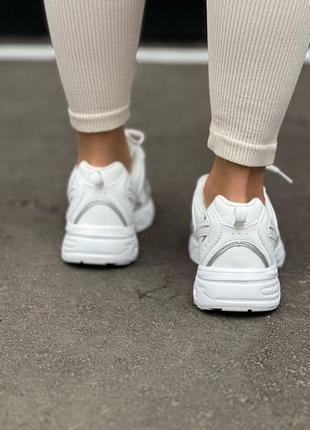 Женские белые кроссовки с серебряными вставками👟4 фото