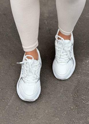 Женские белые кроссовки с серебряными вставками👟3 фото
