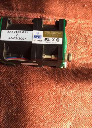 Продам кулер здвоєний 12 вольт avc df04056b 12u