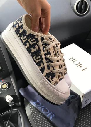 Жіночі кросівки топ🏜️