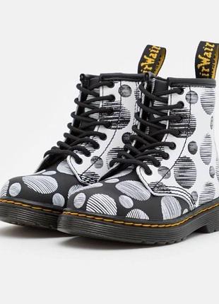 Дитячі шкіряні черевики відомого бренду  dr. martens  чорно-білі