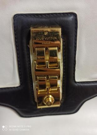 Louis vuitton стильна сумка на золотистому ремінці***10 фото
